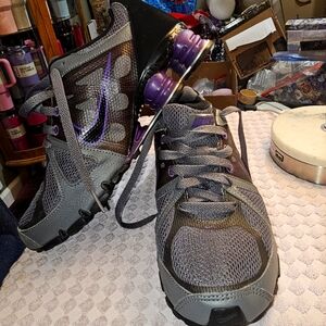 NIKE AIR SHOX  Women's Gray and Purple Running Shoes